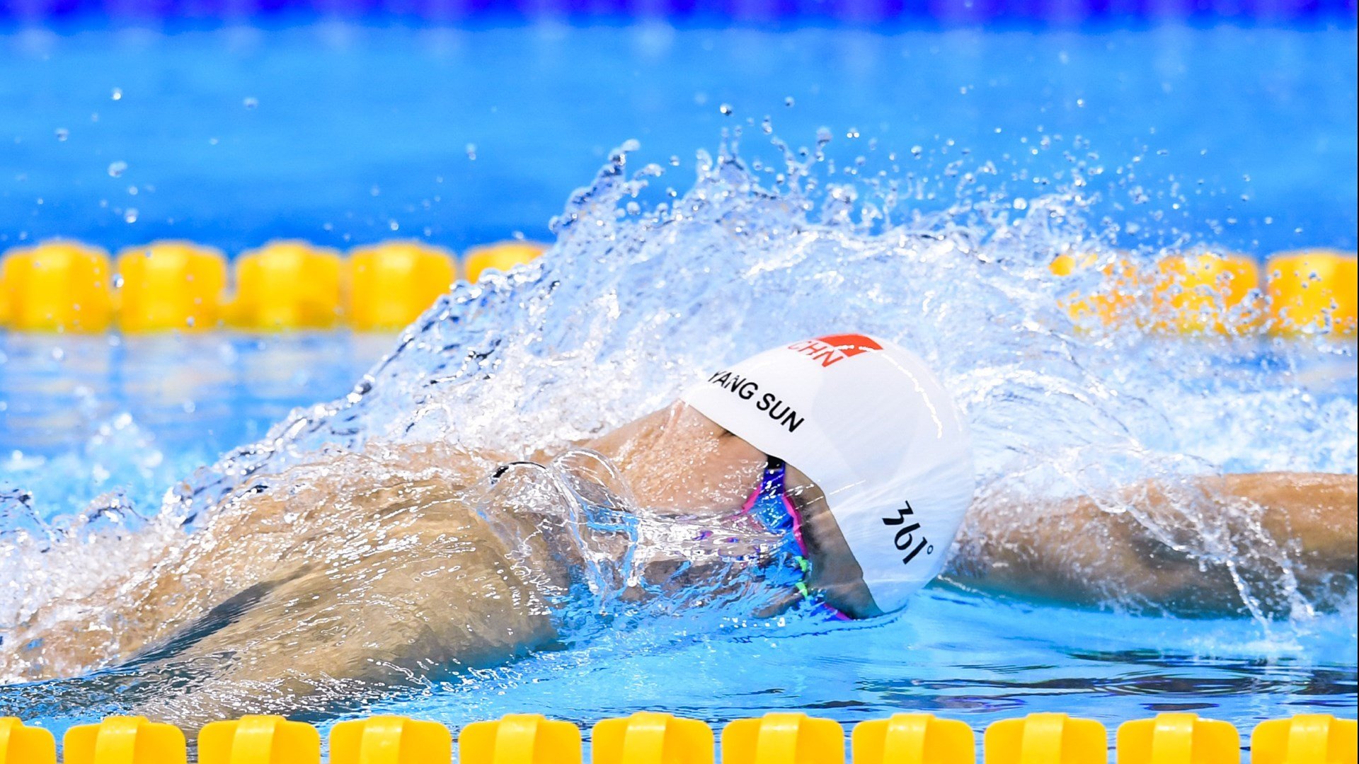 跨越太平洋的篮球交响，广东闪电战击落太阳，哈利伯顿在德国加冕关键先生