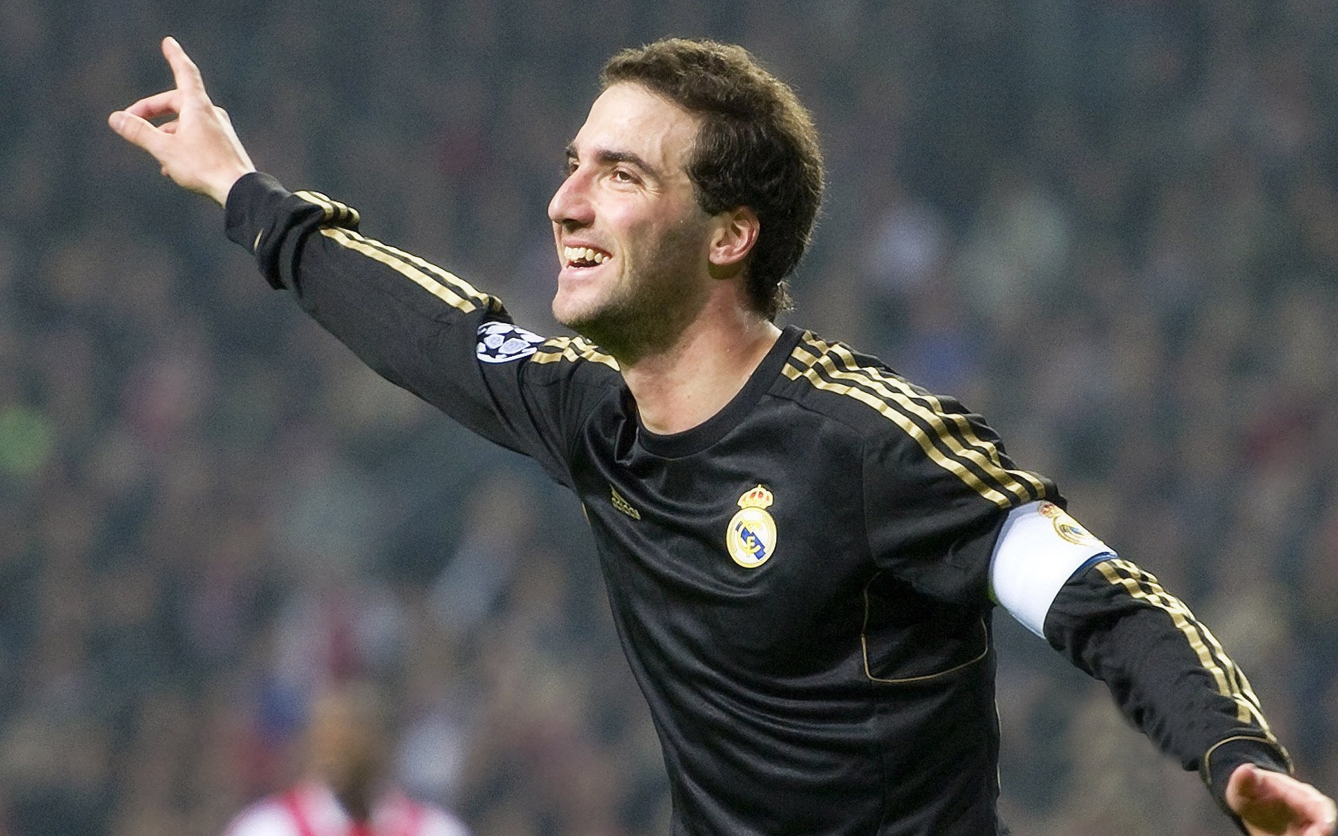 战术碾压与个人英雄主义，勒沃库森的高位铁幕与厄德高的世界杯征服宣言